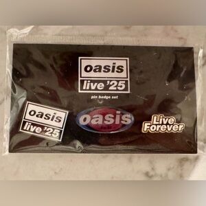 Oasis Live '25 Pin Badge Set